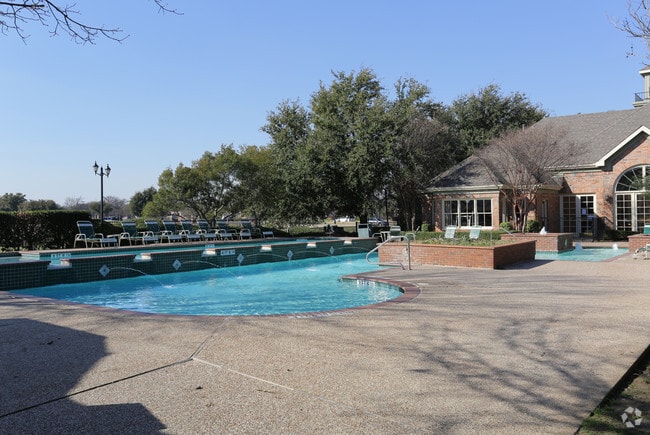 Building Photo - Riverchase