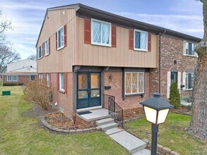 Building Photo - 1851 Shire Ct
