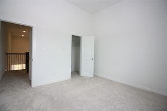 Building Photo - 6527 Scarlet Pond Ln