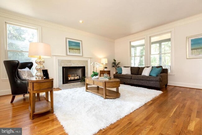 Foto del edificio - 6413 Wilson Ln