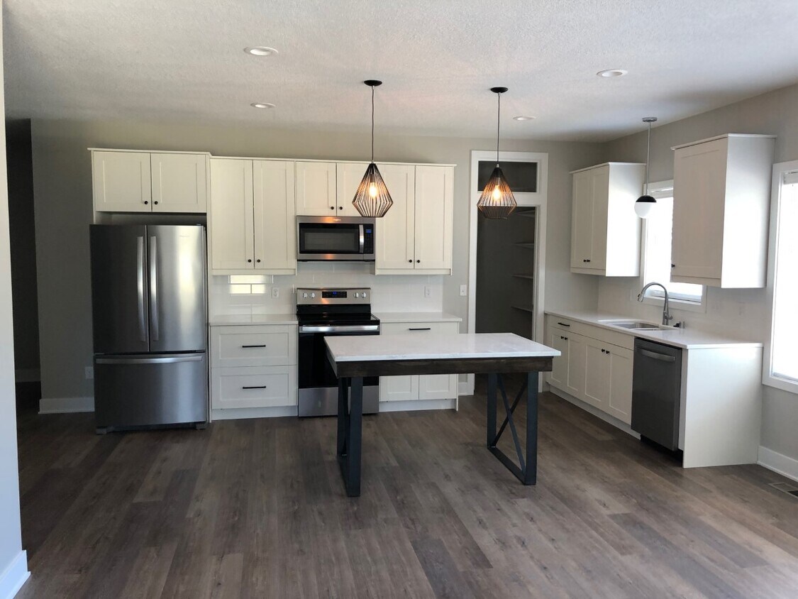 Kitchen - 532 5th Ave NW