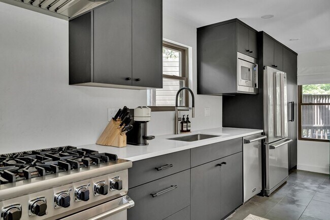Foto del edificio - 47 Cogswell Ave