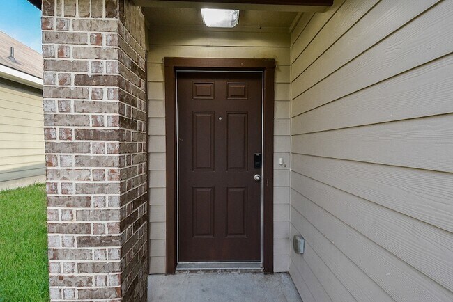Building Photo - 946 Oak Falls Dr