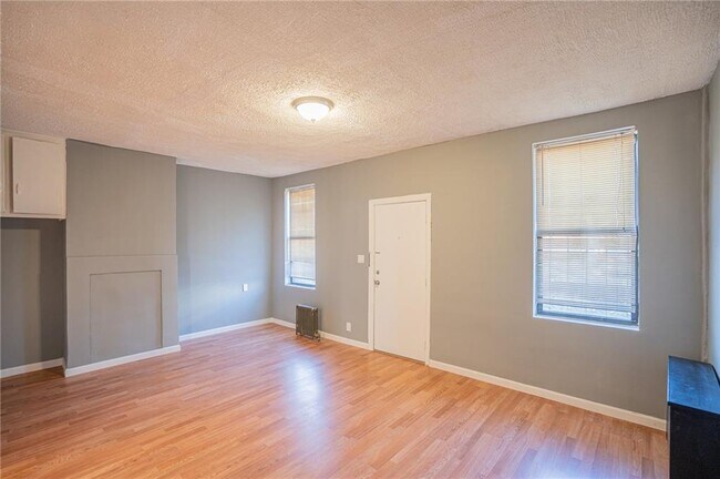 Building Photo - 490 Midwood St