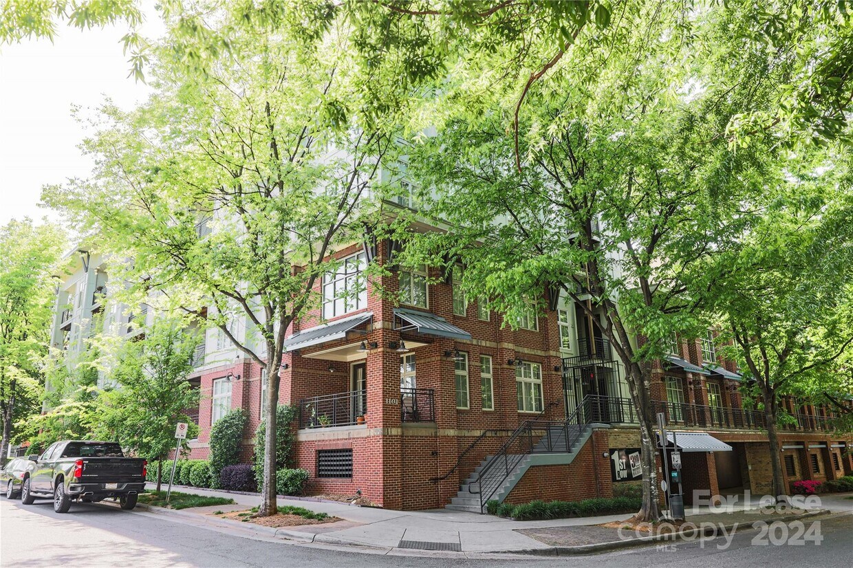 Primary Photo - 1101 W 1st St
