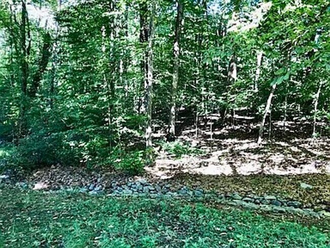 Foto del edificio - Spacious 3100 sq ft 3 bedroom 2 bath home on over 1.5 acres in Oak Ridge, NC