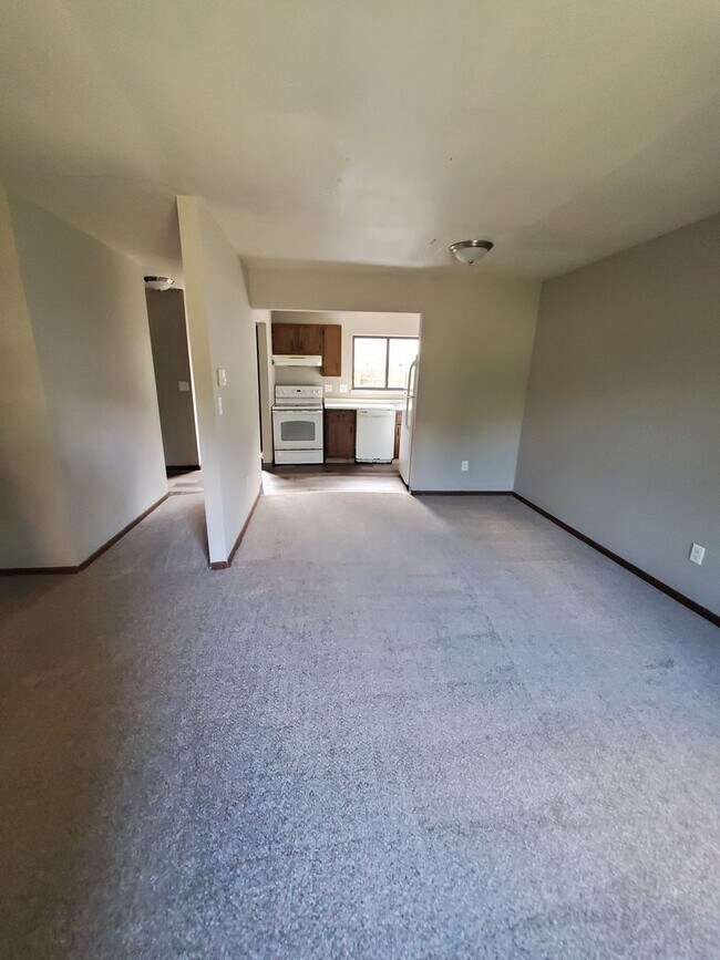 Foto del edificio - 8811-8815 W Mitchell St