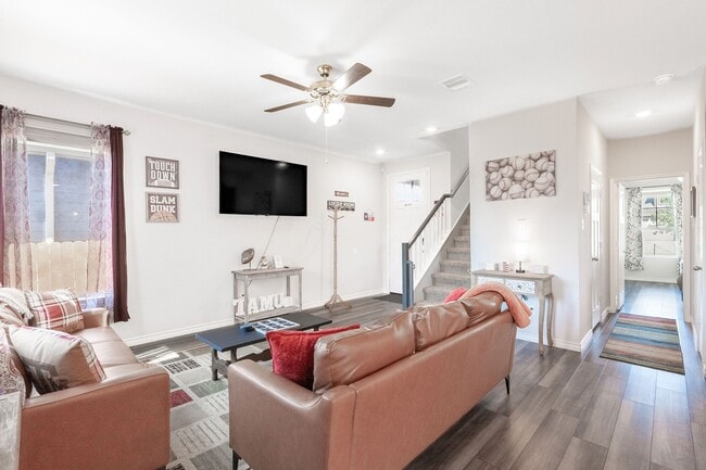 Building Photo - 840 Mineral Wells Ln