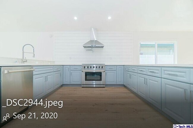 Foto del edificio - 1148 N Poinsettia Ave