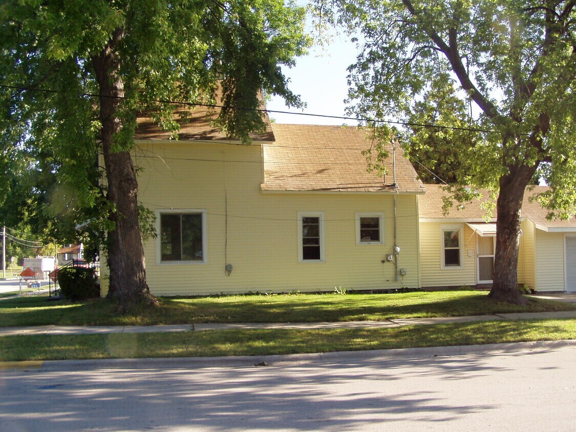 121 W Lincoln Ave, Little Chute, WI 54140 Apartments Little Chute, WI