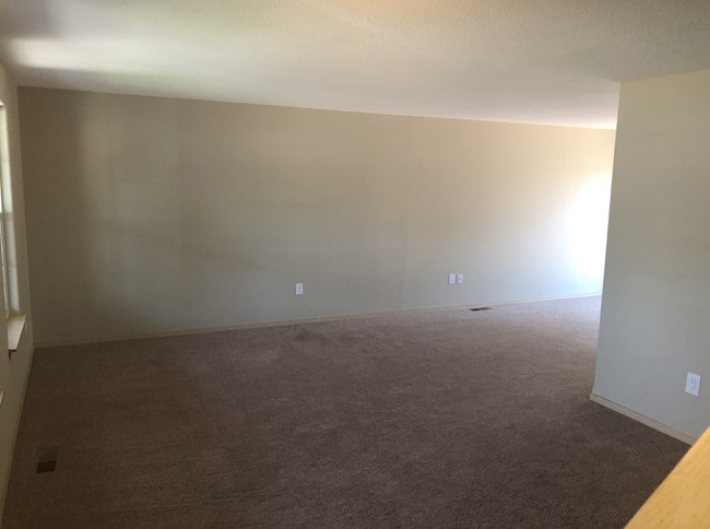 living room - 115 Haylen Dr