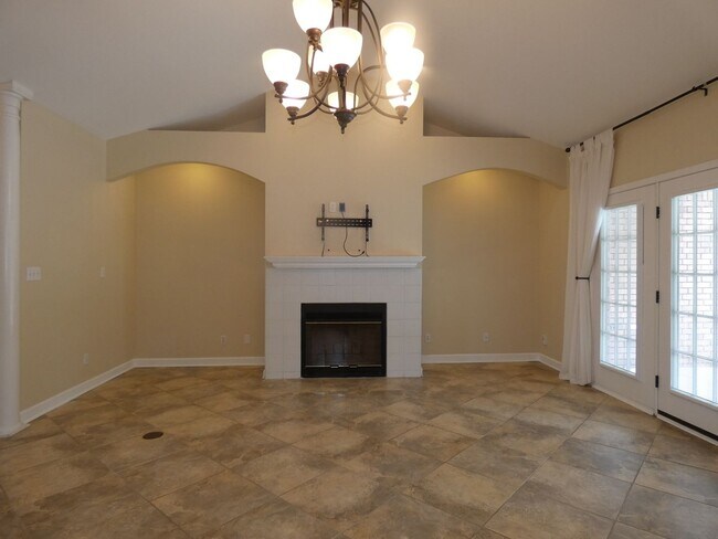 Foto del edificio - Spacious 4-Bedroom Pool Home