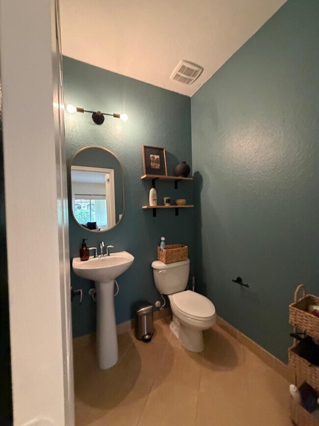 Building Photo - 358 Lake Monterey Cir