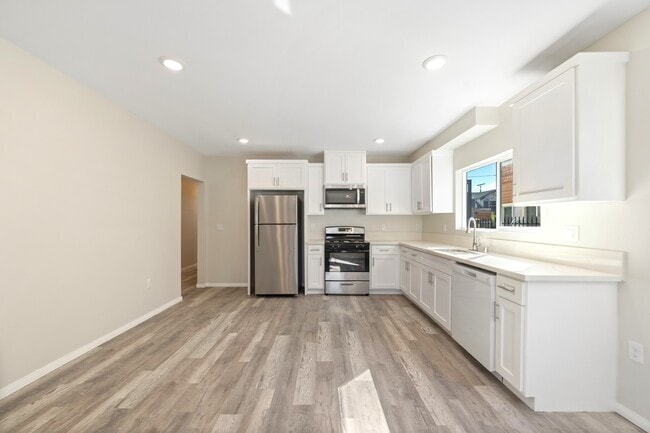 Foto del edificio - 324 W 51st St