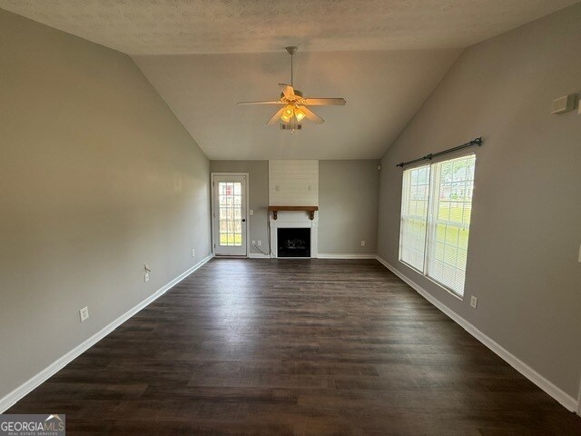 Foto del edificio - 221 Cody Dr