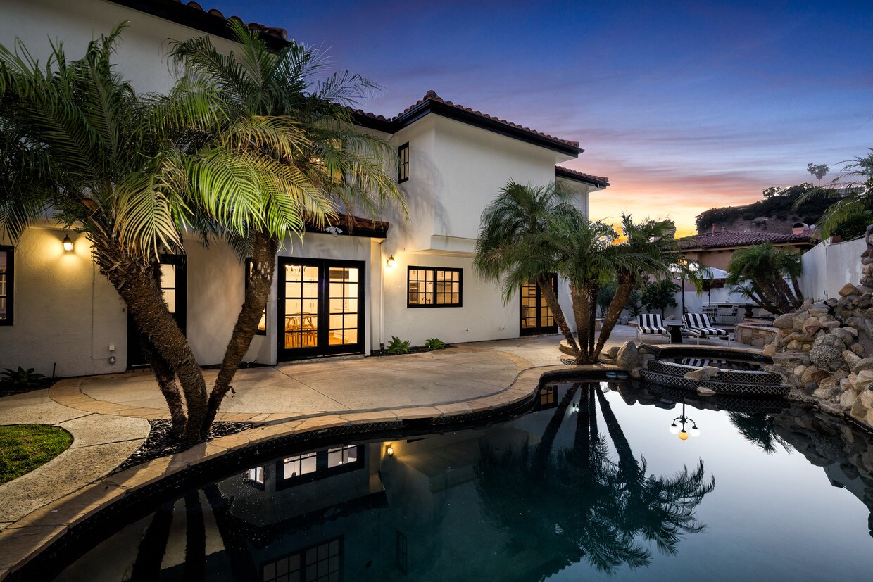 Primary Photo - 3033 Beverly Glen Cir