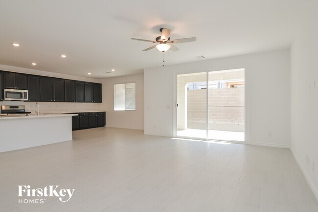 Foto del edificio - 6821 Greensmen Ave