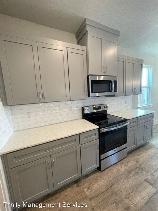 Building Photo - 4 br, 2.5 bath House - 717 The Cottages