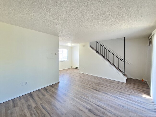 Building Photo - 2121 E Upriver Dr