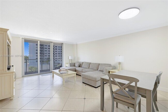 Foto del edificio - 5701 Collins Ave