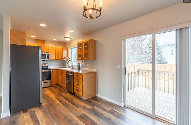 Building Photo - 2209 Teal Dr