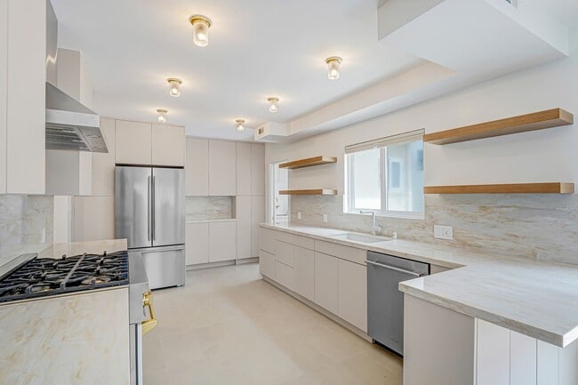 Building Photo - 827 15th St