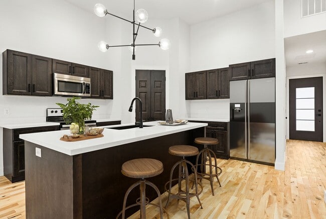 Foto del edificio - Twin Villa Single Car Garage