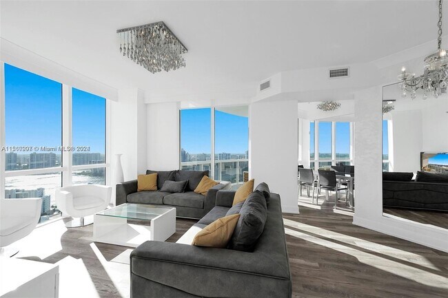Building Photo - 18201 Collins Ave