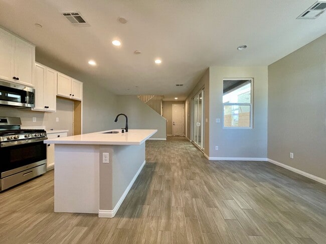 Building Photo - Built in 2023 3 BED 2.5 BATH TOWNHOME IN H...
