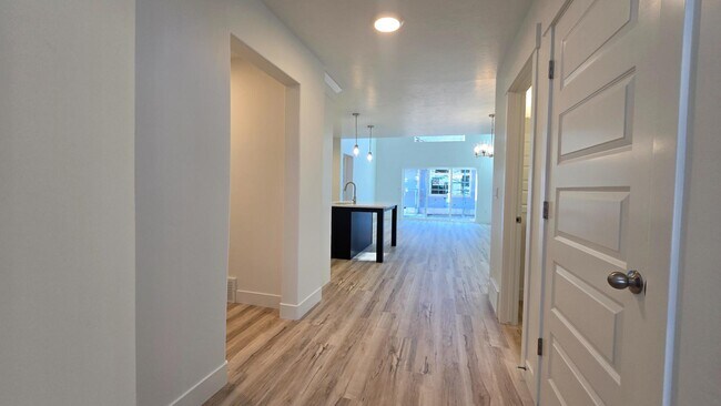 Foto del edificio - 1005 N 3620 W