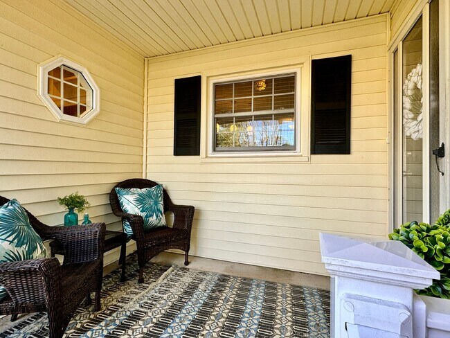 Building Photo - READY NOW!! 4-Bedroom Ranch w/Two Master S...