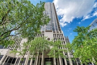 Building Photo - 1122 N Clark St