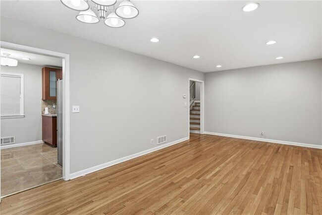 Foto del edificio - 4411 Langdon Dr