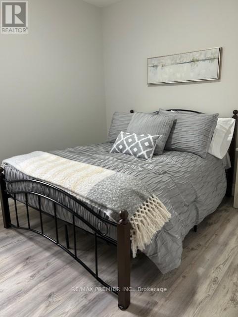 Photo du bâtiment - 235 Louis Dr