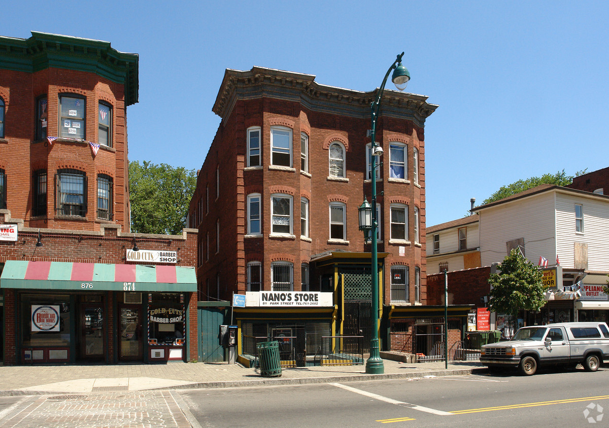 Building Photo - 866-870 Park St