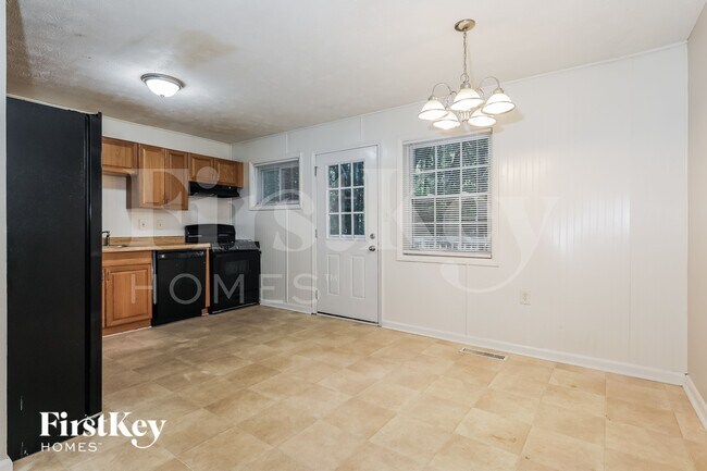 Building Photo - 252 N Lake Dr