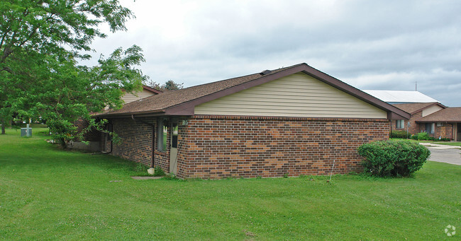 Primary Photo - Oak Grove Apartments