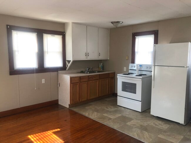 Building Photo - Unit 3