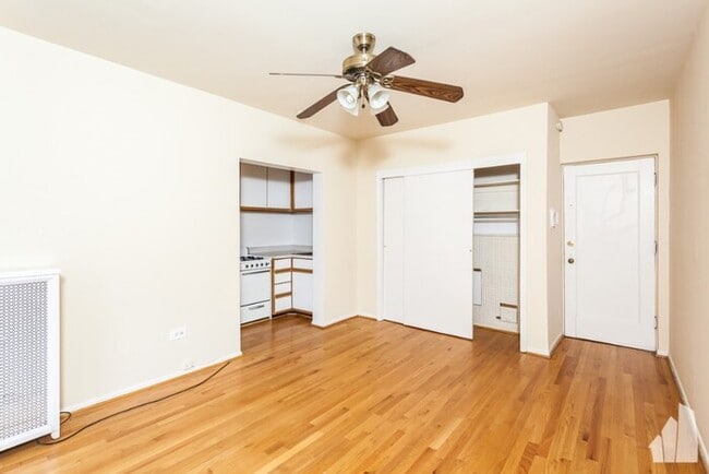 Building Photo - 633 W Deming Pl