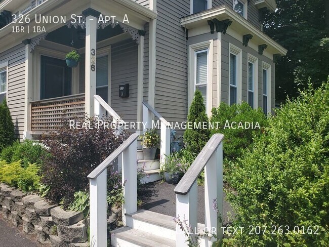 Building Photo - Very Spacious & Luxurious Living in Bangor...