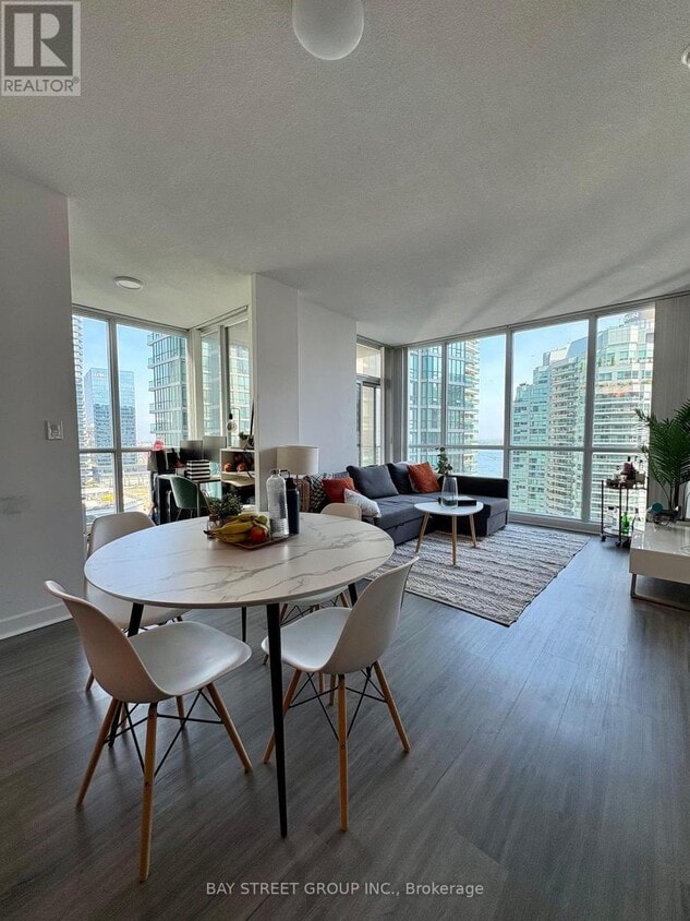 Photo principale - 18-1718 Harbour St