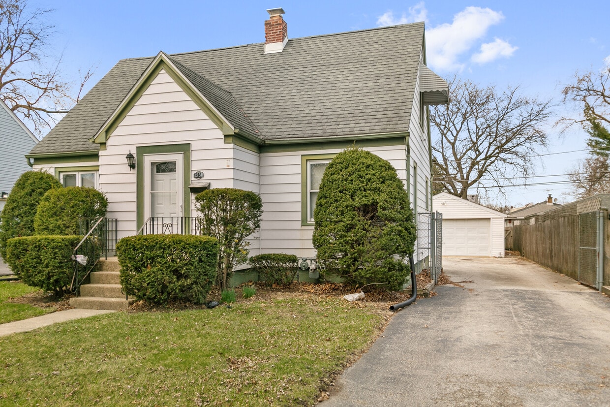 Primary Photo - 3256 186th St