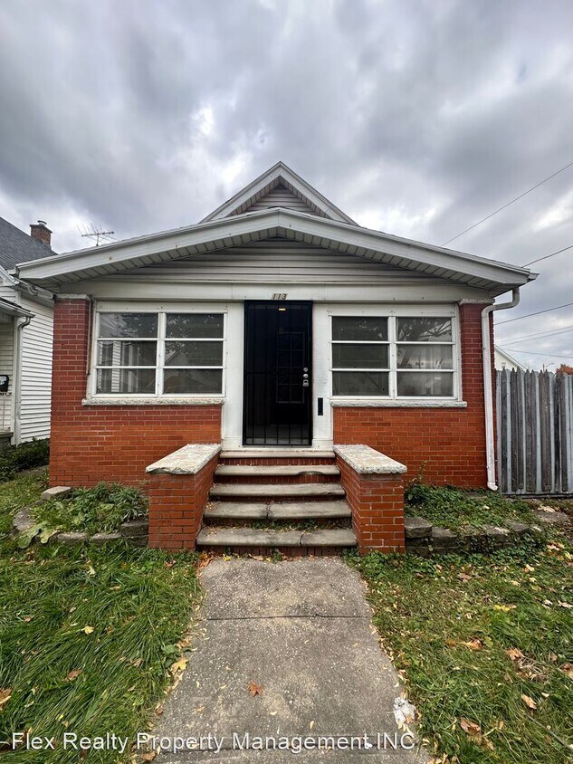 2 br, 1 bath House 113 E Hudson St House Rental in Toledo, OH