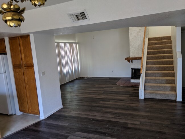 Building Photo - Tempe 3/2 available in August. 1.5 miles f...