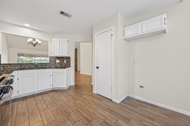 Foto del edificio - 2502 Old Oak Ln