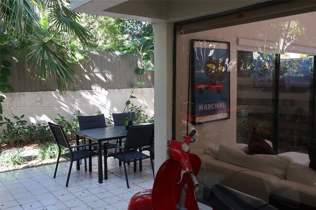 Foto del edificio - 3034 SW 27th Ave