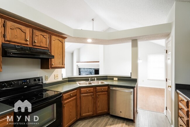 Building Photo - 821 Penncross Dr