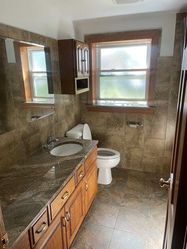 Foto del edificio - 8285 Archer Ave