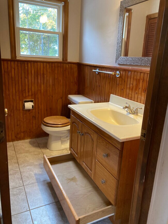 Full Bath - 55 Orchard St