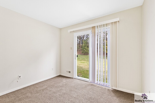 Building Photo - 1004 Huntingdon Mews